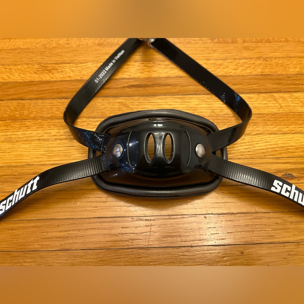 Schutt SC-4 Hard Cup Chin Strap for Football Helmet - Black Size Medium NEW